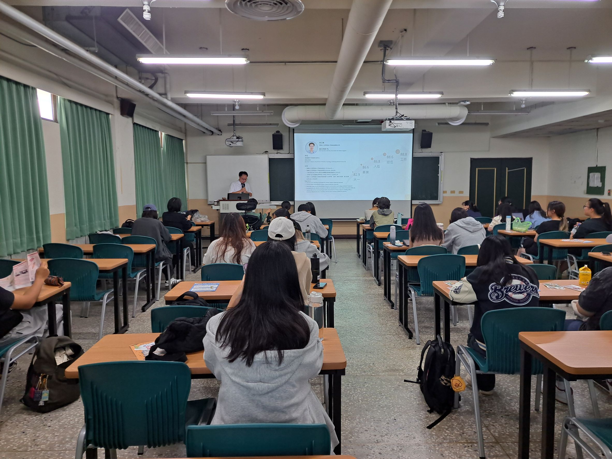 114.11.21 畢業系友分享 3